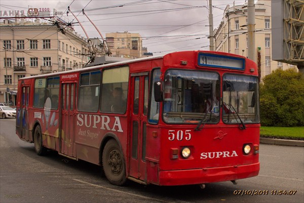 17 Троллейбус на Кольце улицы Малышева